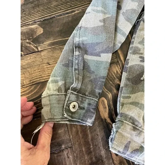 Lucky & Blessed Distressed Camo Jacket Women Medium Transitional Boho Fringe - Picture 11 of 16